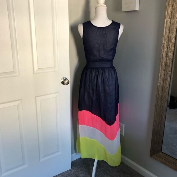 Navy Colorblock Maxi Dress - Picture 4 of 4